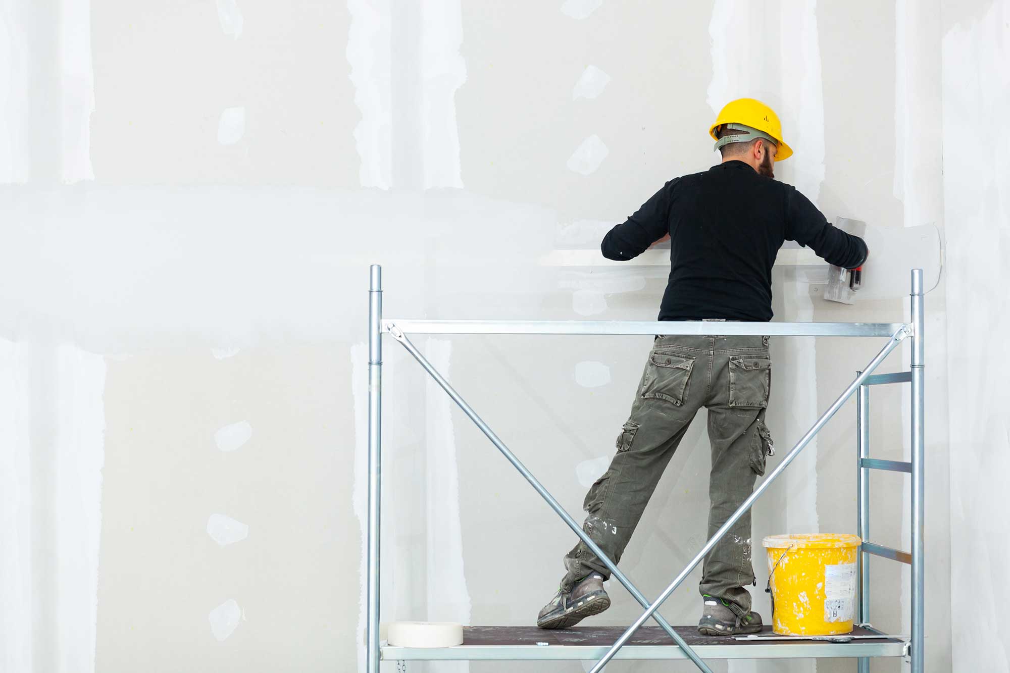 worker-plastering-gypsum-board-wall-2025-03-23-20-59-26-utc